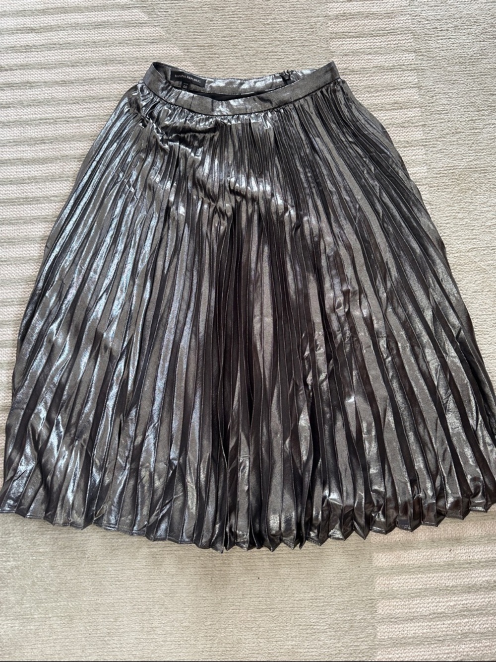 Banana Republic Metallic Pleated Skirt - Silver